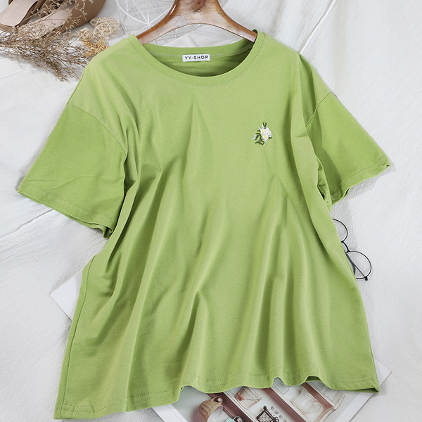 Tricou casual dama model larg cu decolteu oval si broderie florala