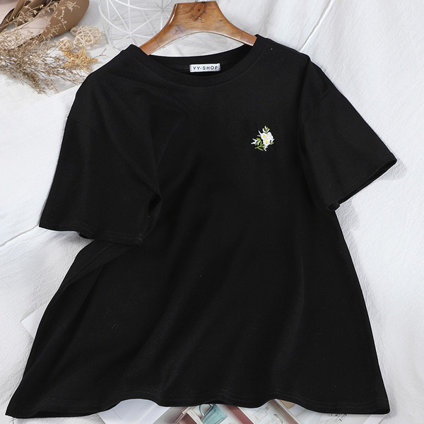 Tricou casual dama model larg cu decolteu oval si broderie florala