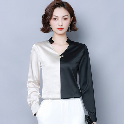 Női selyemblúz spitz nyakkivágással és hosszú ujjal