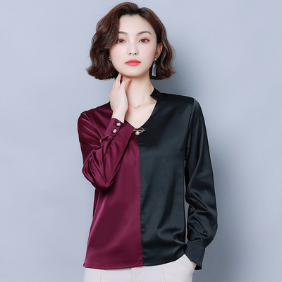 Női selyemblúz spitz nyakkivágással és hosszú ujjal