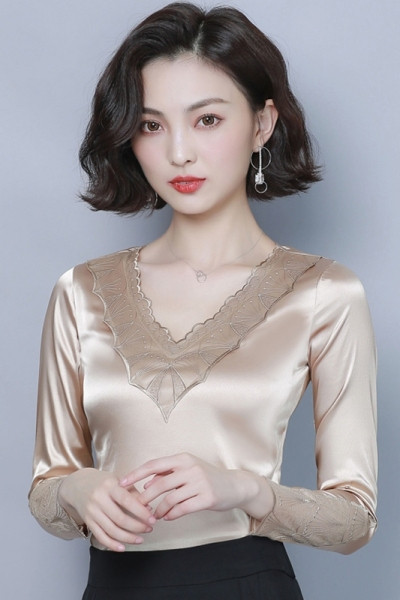 Ženska svilena bluza sa špic izrezom i dugim rukavima