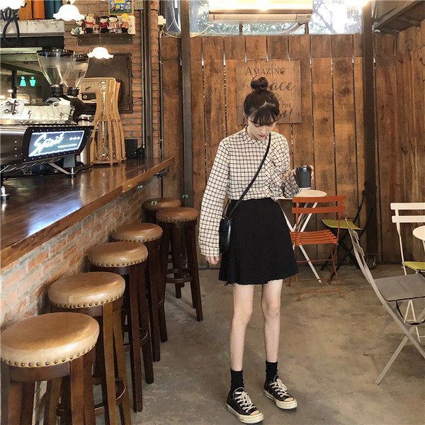 Fusta de dama plisata neagra cu talie inalta