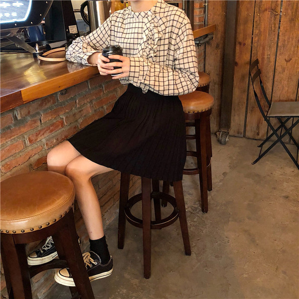 Fusta de dama plisata neagra cu talie inalta