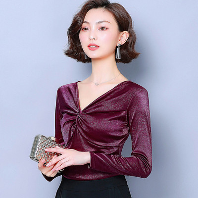 Bluza de dama actuala cu decolteu spitz si efect stralucitor