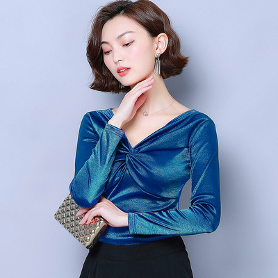 Bluza de dama actuala cu decolteu spitz si efect stralucitor