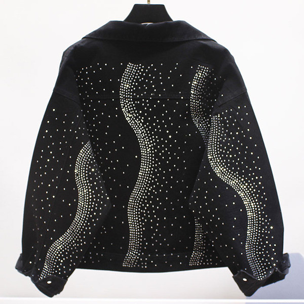 Női alkalmi farmerdzseki gallérral és kövekkel