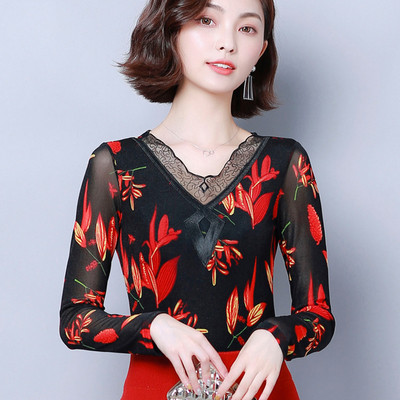 Új modell női blúz virágos motívumokkal, spitz nyakkivágással