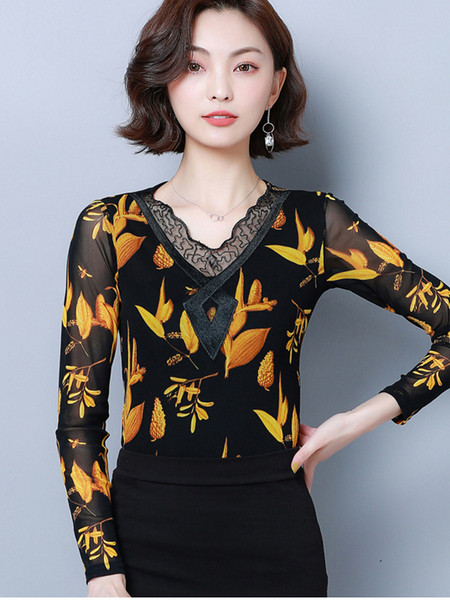 Új modell női blúz virágos motívumokkal, spitz nyakkivágással