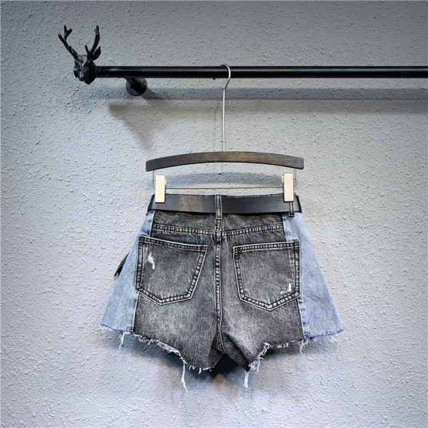 Női rövidnadrág új modellje övvel, szakadt motívumokkal