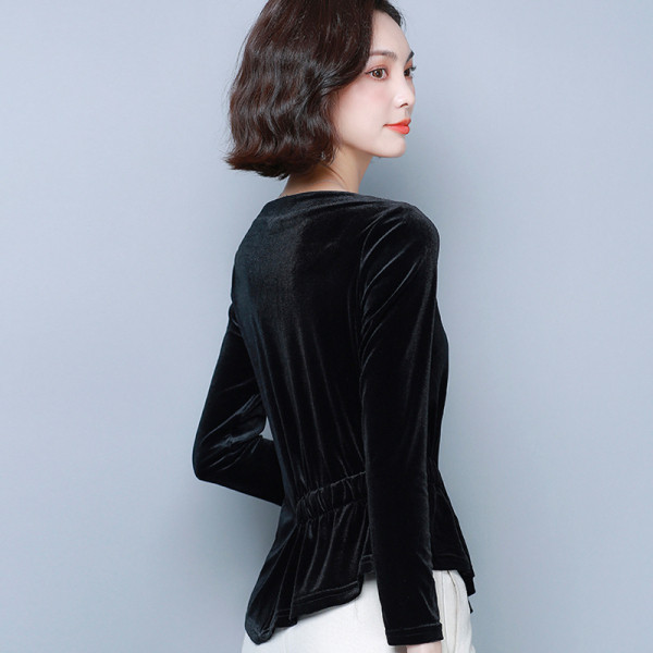 Modern női bársony blúz gyöngyökkel és kerek nyakkivágással