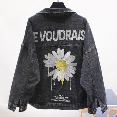 Modern női farmerdzseki színes hímzéssel, széles ujjakkal