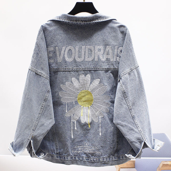 Modern női farmerdzseki színes hímzéssel, széles ujjakkal