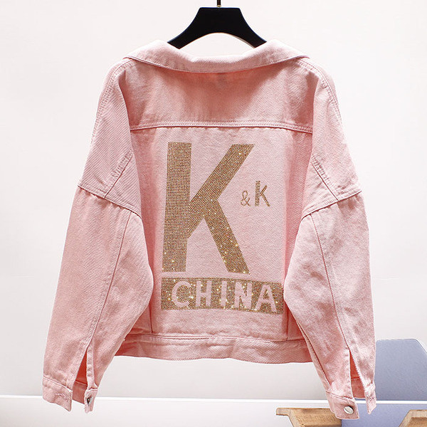 Modern női rövid farmerdzseki kövekkel