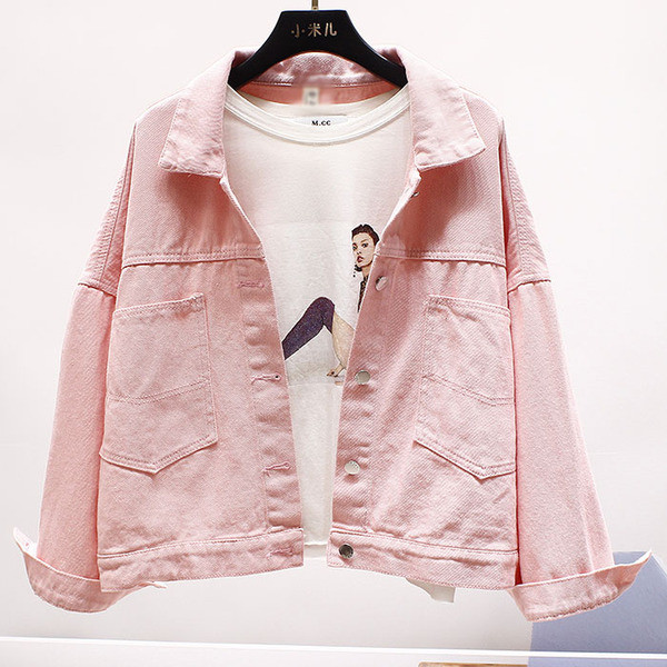 Modern női rövid farmerdzseki kövekkel