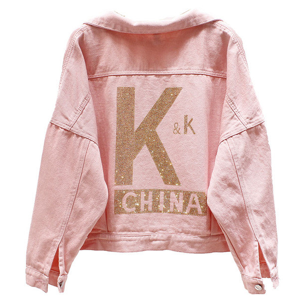 Modern női rövid farmerdzseki kövekkel