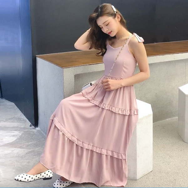 Rochie moderna de dama cu bretele subtiri si decolteu oval