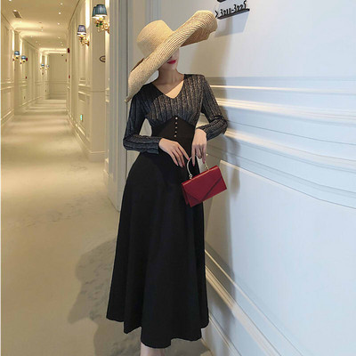 Duga ženska crna haljina s dugim rukavima i špic izrezom