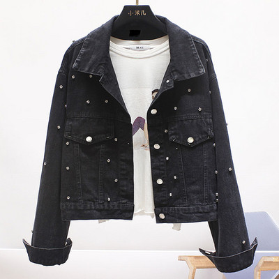 Modern női rövid farmerdzseki zsebekkel és gyöngyökkel