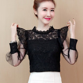 Дантелена дамска блуза с ниска яка