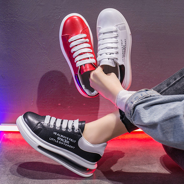 HIT Tenisi dama cu talpa inalta si inscriptii