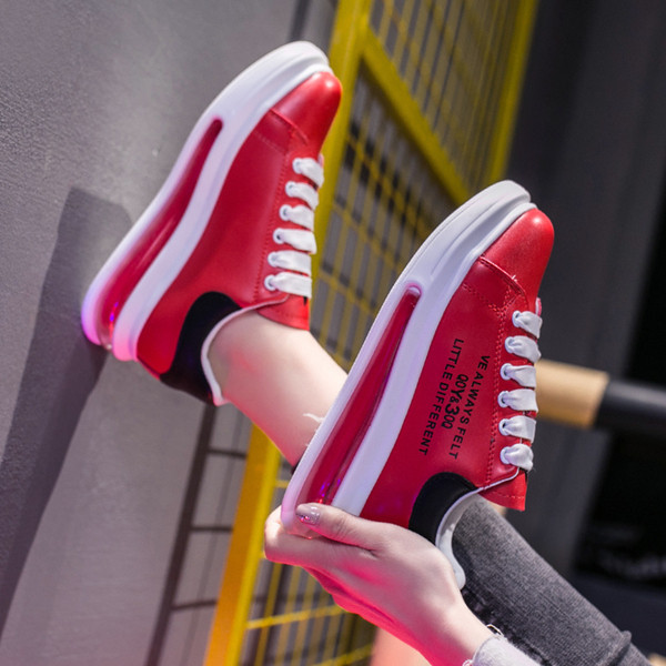 HIT Tenisi dama cu talpa inalta si inscriptii