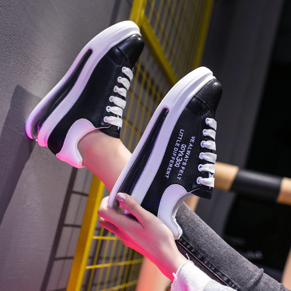 HIT Tenisi dama cu talpa inalta si inscriptii