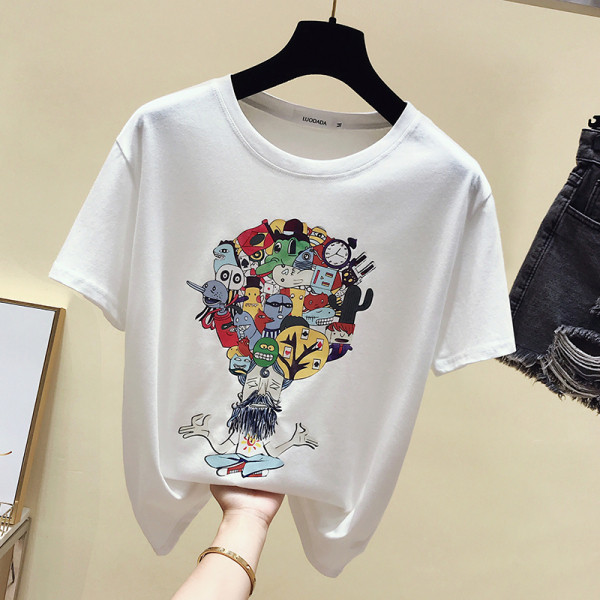 Rövid ujjú, rátéttel ellátott női póló