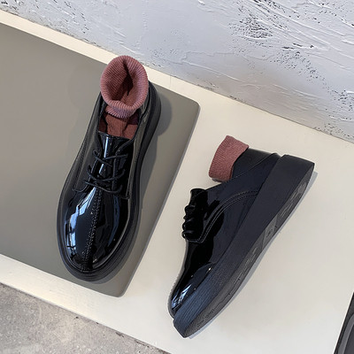 Pantofi casual dama din piele lacuita de culoare neagra