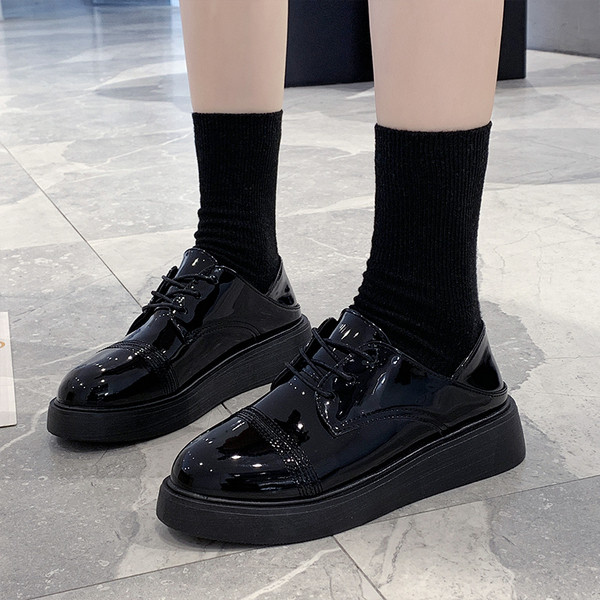 Pantofi casual dama din piele lacuita de culoare neagra