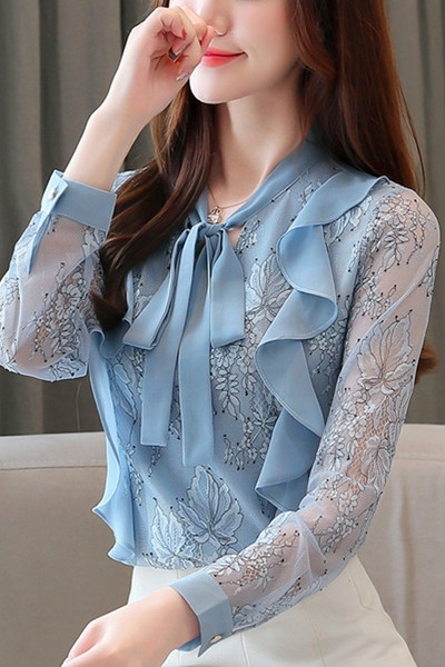 Modern női ing nyakkendővel és hímzéssel