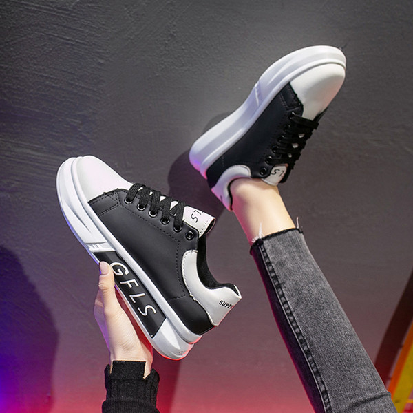 Adidasi casual dama cu inscriptie pe talpa