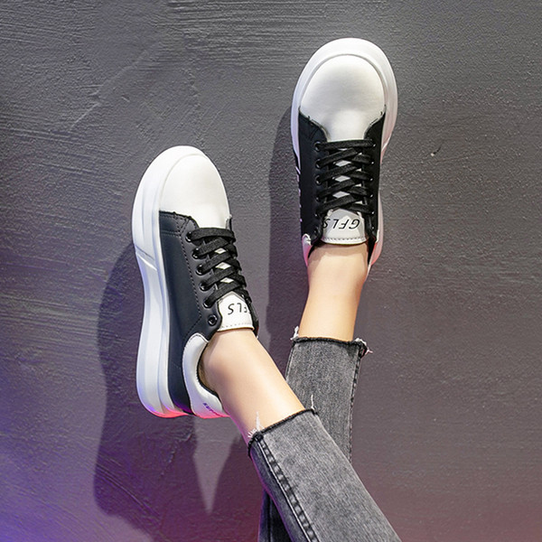 Adidasi casual dama cu inscriptie pe talpa