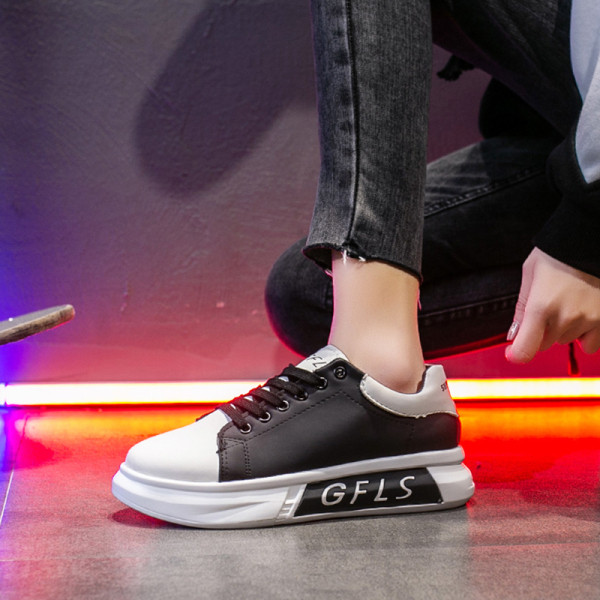 Adidasi casual dama cu inscriptie pe talpa