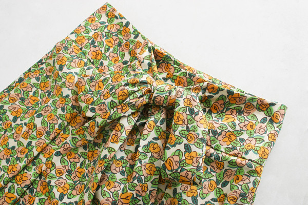 Modern női nadrág virágmintával - széles modell