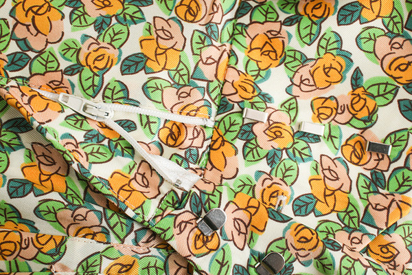 Modern női nadrág virágmintával - széles modell