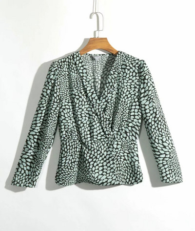 Modern női blúz spitz nyakkivágással és mintával