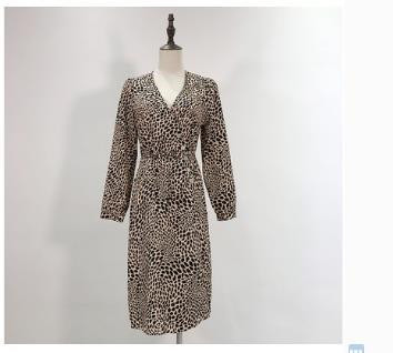 Új modell női ruha spitz nyakkivágással és hosszú ujjal