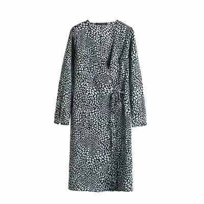 Új modell női ruha spitz nyakkivágással és hosszú ujjal