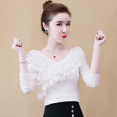 Bluză de damă elegantă cu dantelă și decolteu spitz