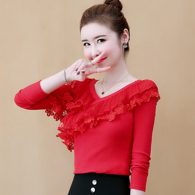 Bluză de damă elegantă cu dantelă și decolteu spitz