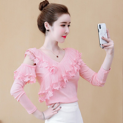 Bluză de damă elegantă cu dantelă și decolteu spitz