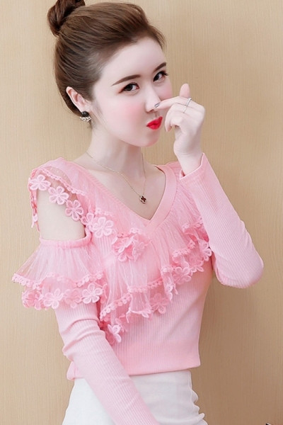 Bluză de damă elegantă cu dantelă și decolteu spitz