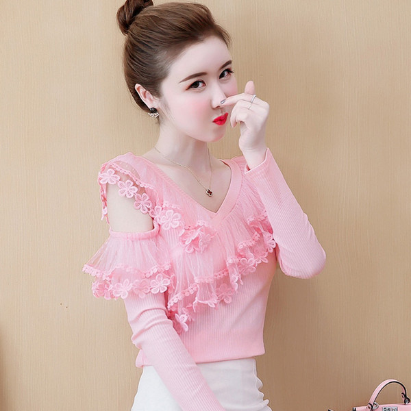 Bluză de damă elegantă cu dantelă și decolteu spitz