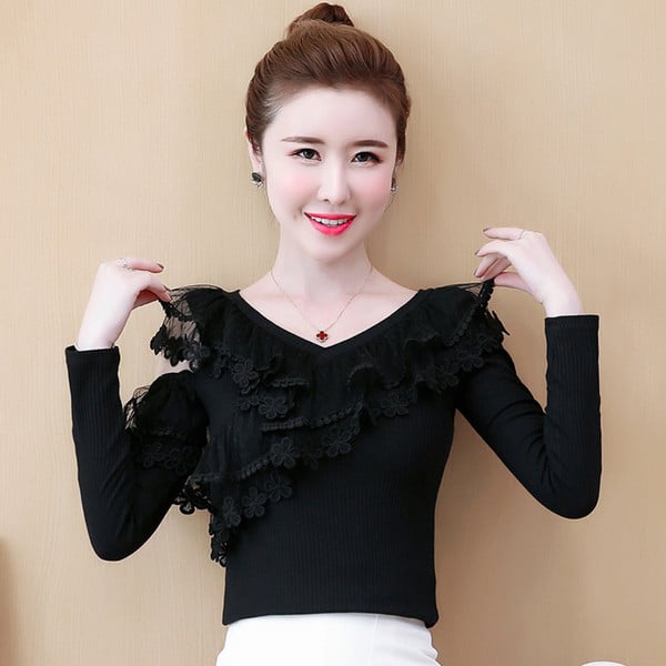 Bluză de damă elegantă cu dantelă și decolteu spitz