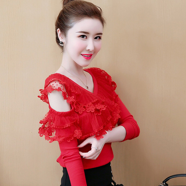 Bluză de damă elegantă cu dantelă și decolteu spitz