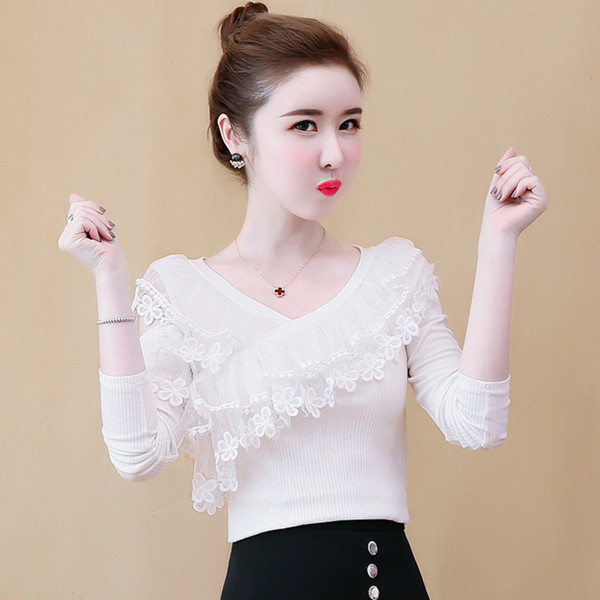 Bluză de damă elegantă cu dantelă și decolteu spitz