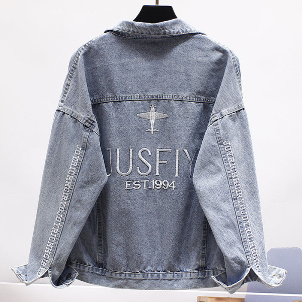 Moderna ženska traper jakna s vezom i natpisima