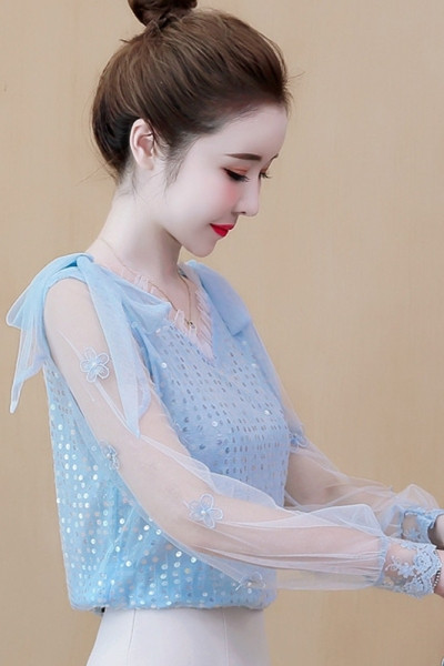 Bluză de damă elegantă cu paiete și mâneci din tul