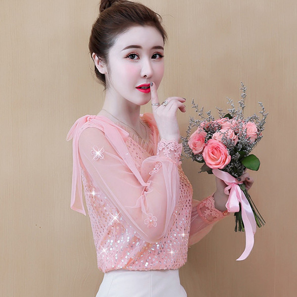 Bluză de damă elegantă cu paiete și mâneci din tul