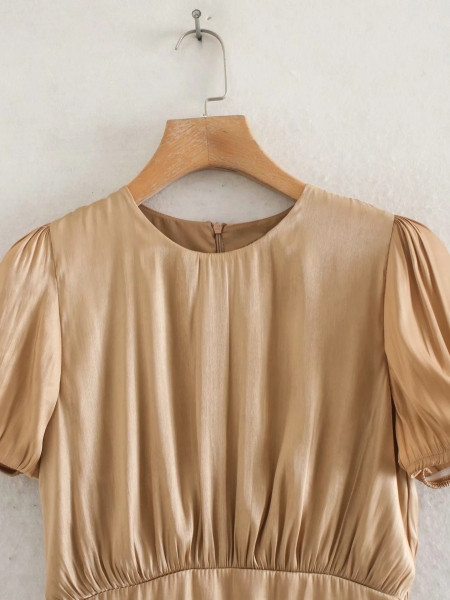 Дамска модерна рокля с овално деколте и къс ръкав